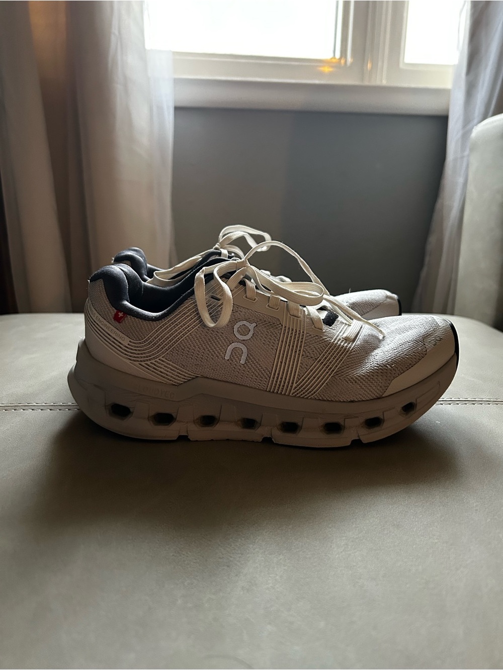 On Cloud Running White & Grey Lace-Up Sneakers